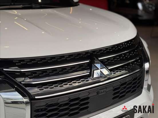 MITSUBISHI-OUTLANDER-2025