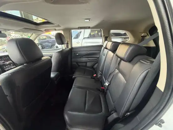 MITSUBISHI-OUTLANDER-2014
