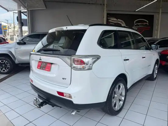 MITSUBISHI-OUTLANDER-2014