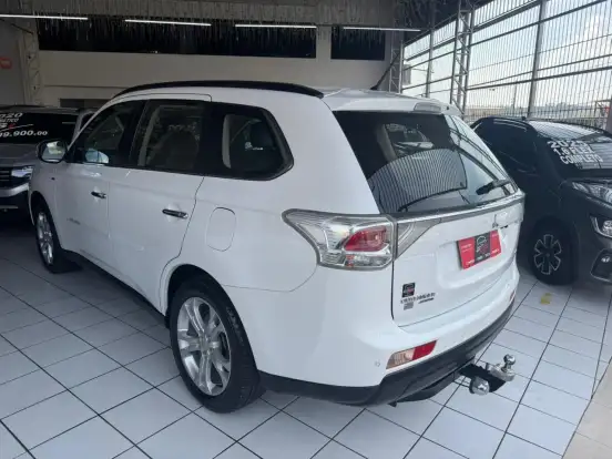 MITSUBISHI-OUTLANDER-3.0 GT 4X4 V6 24V GASOLINA 4P AUTOMÁTICO MITSUBISHI-OUTLANDER-2014
