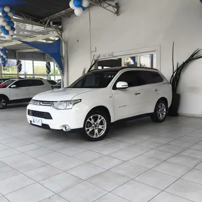 MITSUBISHI-OUTLANDER-2013
