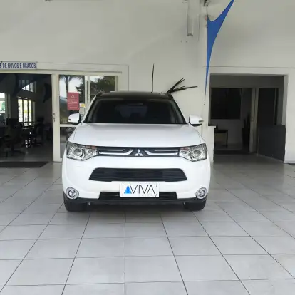 MITSUBISHI-OUTLANDER-2013