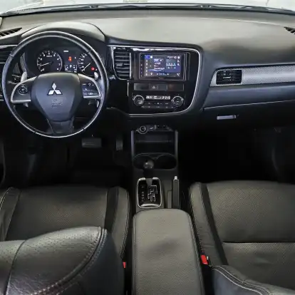 MITSUBISHI-OUTLANDER-2013