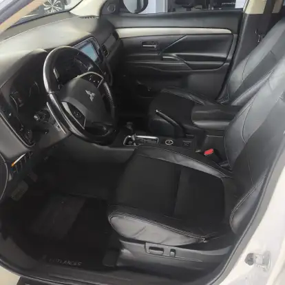 MITSUBISHI-OUTLANDER-2013