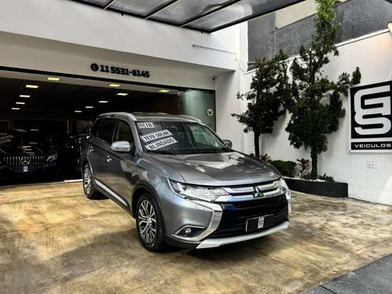 MITSUBISHI-OUTLANDER-3.0 GT 4X4 V6 24V GASOLINA 4P AUTOMÁTICO MITSUBISHI-OUTLANDER-2018