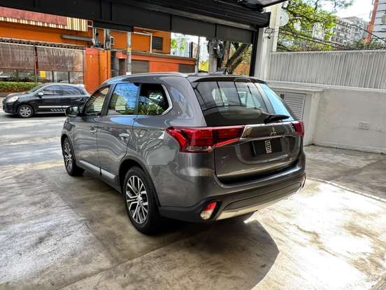 MITSUBISHI-OUTLANDER-3.0 GT 4X4 V6 24V GASOLINA 4P AUTOMÁTICO MITSUBISHI-OUTLANDER-2018