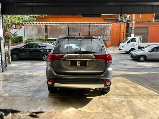 MITSUBISHI-OUTLANDER-3.0 GT 4X4 V6 24V GASOLINA 4P AUTOMÁTICO MITSUBISHI-OUTLANDER-2018