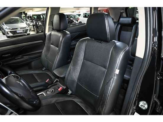MITSUBISHI-OUTLANDER-3.0 GT 4X4 V6 24V GASOLINA 4P AUTOMÁTICO MITSUBISHI-OUTLANDER-2014