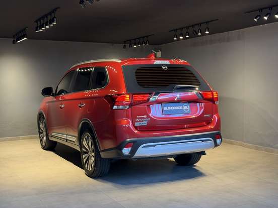 MITSUBISHI-OUTLANDER-3.0 MIVEC V6 GASOLINA HPE-S AWD AUTOMÁTICO MITSUBISHI-OUTLANDER-2018