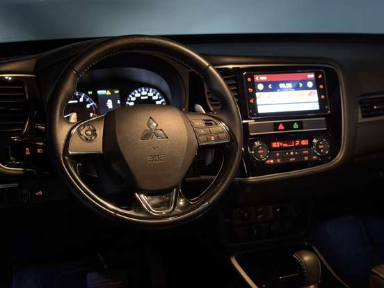 MITSUBISHI-OUTLANDER-3.0 MIVEC V6 GASOLINA HPE-S AWD AUTOMÁTICO MITSUBISHI-OUTLANDER-2018