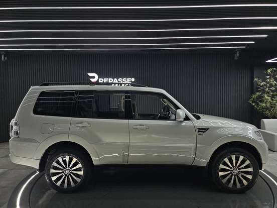 MITSUBISHI-PAJERO-3.2 HPE 4X4 7 LUGARES 16V TURBO INTERCOOLER DIESEL 4P AUTOMÁTICO MITSUBISHI-PAJERO-2018