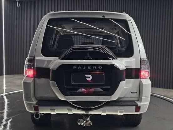 MITSUBISHI-PAJERO-2018