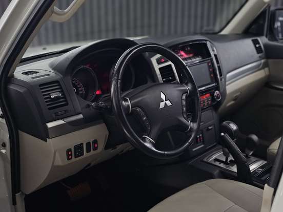 MITSUBISHI-PAJERO-2018