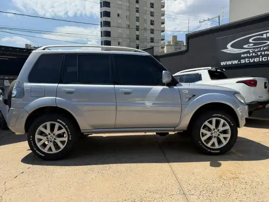 MITSUBISHI-PAJERO TR4-2011