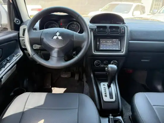 MITSUBISHI-PAJERO TR4-2011