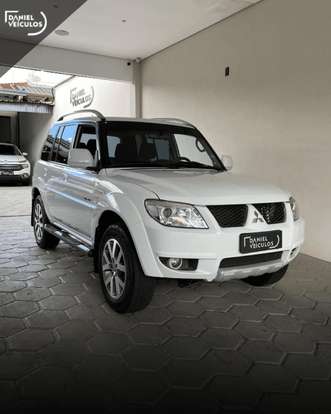 MITSUBISHI-PAJERO TR4-2013