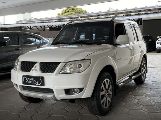 MITSUBISHI-PAJERO TR4-2.0 4X4 16V 140CV FLEX 4P AUTOMÁTICO MITSUBISHI-PAJERO TR4-2013