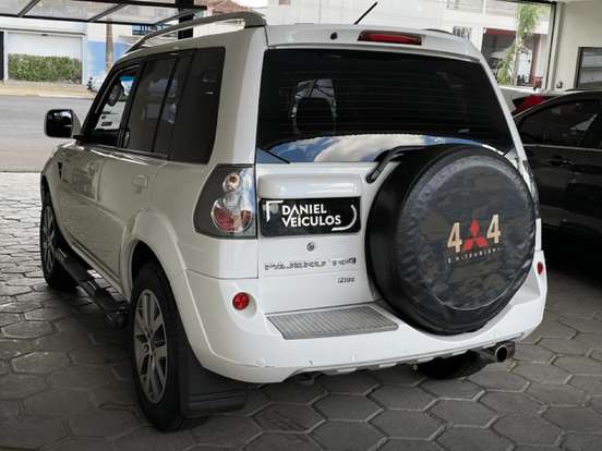 MITSUBISHI-PAJERO TR4-2.0 4X4 16V 140CV FLEX 4P AUTOMÁTICO MITSUBISHI-PAJERO TR4-2013