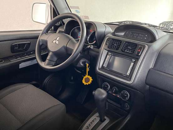 MITSUBISHI-PAJERO TR4-2.0 4X4 16V 140CV FLEX 4P AUTOMÁTICO MITSUBISHI-PAJERO TR4-2013