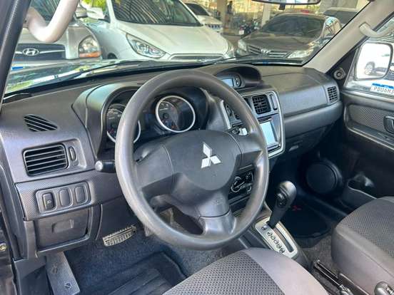 MITSUBISHI-PAJERO TR4-2.0 4X4 16V 140CV FLEX 4P AUTOMÁTICO MITSUBISHI-PAJERO TR4-2011