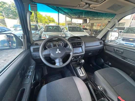MITSUBISHI-PAJERO TR4-2.0 4X4 16V 140CV FLEX 4P AUTOMÁTICO MITSUBISHI-PAJERO TR4-2011