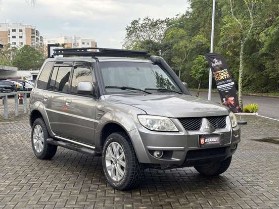 MITSUBISHI-PAJERO TR4-2.0 4X4 16V 140CV FLEX 4P AUTOMÁTICO MITSUBISHI-PAJERO TR4-2011