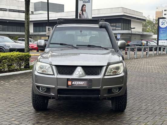 MITSUBISHI-PAJERO TR4-2.0 4X4 16V 140CV FLEX 4P AUTOMÁTICO MITSUBISHI-PAJERO TR4-2011