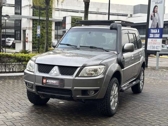 MITSUBISHI-PAJERO TR4-2.0 4X4 16V 140CV FLEX 4P AUTOMÁTICO MITSUBISHI-PAJERO TR4-2011