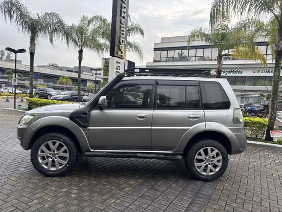 MITSUBISHI-PAJERO TR4-2.0 4X4 16V 140CV FLEX 4P AUTOMÁTICO MITSUBISHI-PAJERO TR4-2011