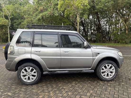 MITSUBISHI-PAJERO TR4-2.0 4X4 16V 140CV FLEX 4P AUTOMÁTICO MITSUBISHI-PAJERO TR4-2011