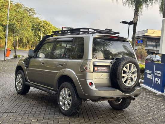 MITSUBISHI-PAJERO TR4-2.0 4X4 16V 140CV FLEX 4P AUTOMÁTICO MITSUBISHI-PAJERO TR4-2011