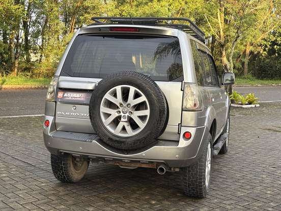 MITSUBISHI-PAJERO TR4-2011