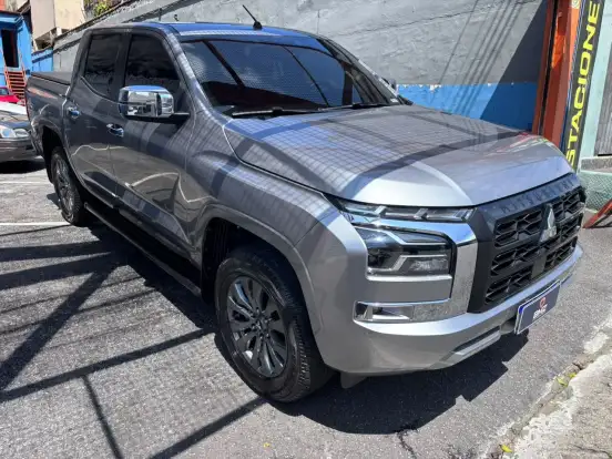 MITSUBISHI-TRITON-2.4 BITURBO DIESEL CD HPE 4X4 AUTOMÁTICO MITSUBISHI-TRITON-2025