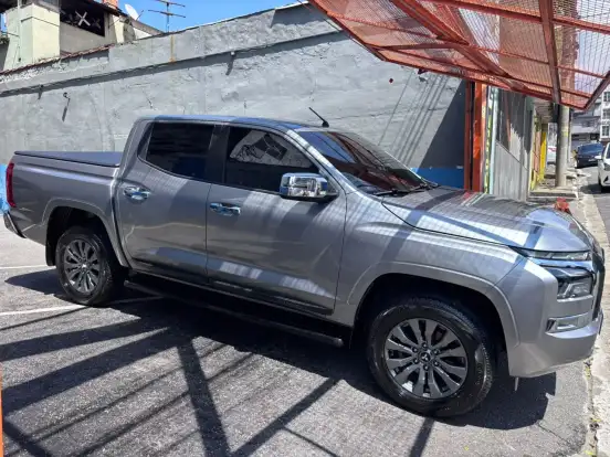 MITSUBISHI-TRITON-2.4 BITURBO DIESEL CD HPE 4X4 AUTOMÁTICO MITSUBISHI-TRITON-2025