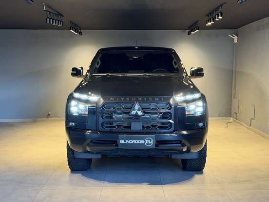 MITSUBISHI-TRITON-2.4 BITURBO DIESEL CD HPE 4X4 AUTOMÁTICO MITSUBISHI-TRITON-2025