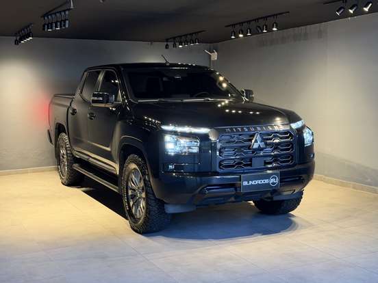 MITSUBISHI-TRITON-2025