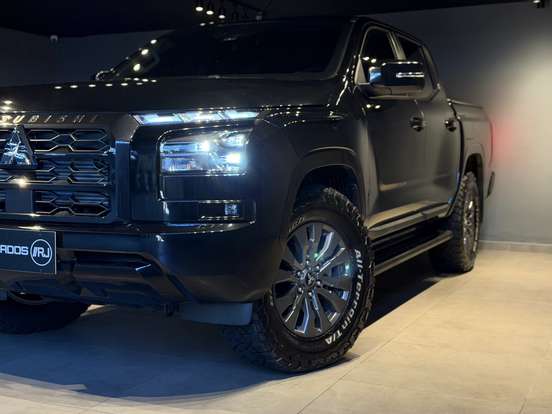 MITSUBISHI-TRITON-2.4 BITURBO DIESEL CD HPE 4X4 AUTOMÁTICO MITSUBISHI-TRITON-2025