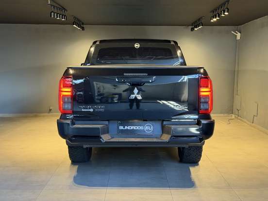 MITSUBISHI-TRITON-2025