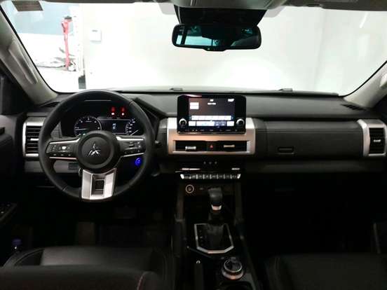 MITSUBISHI-TRITON-2025
