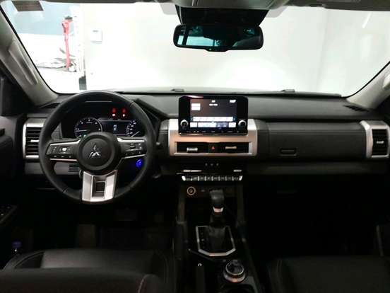 MITSUBISHI-TRITON-2.4 BITURBO DIESEL CD HPE-S 4X4 AUTOMÁTICO MITSUBISHI-TRITON-2025