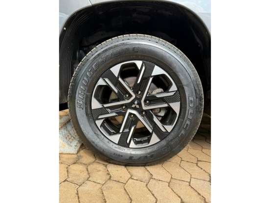 MITSUBISHI-TRITON-2024