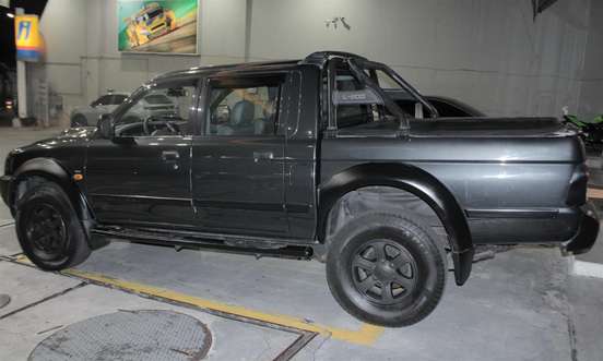 MITSUBISHI-L200-2009