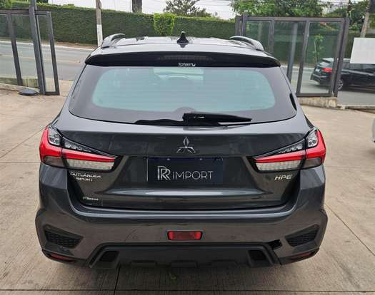 MITSUBISHI-OUTLANDER-2021