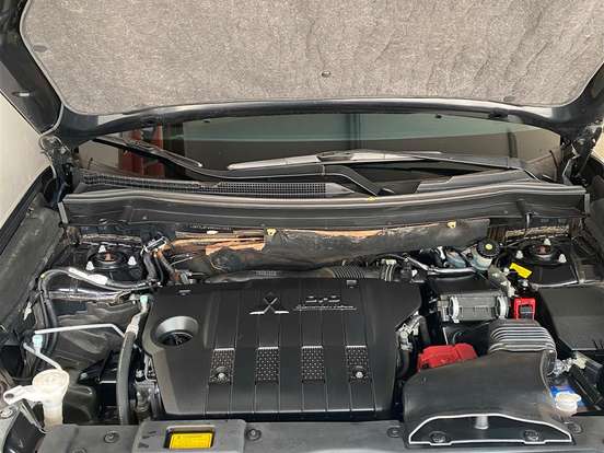 MITSUBISHI-OUTLANDER-2.2 4X4 16V DIESEL 4P AUTOMÁTICO MITSUBISHI-OUTLANDER-2015