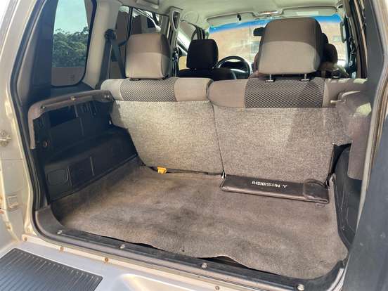 MITSUBISHI-PAJERO-2010