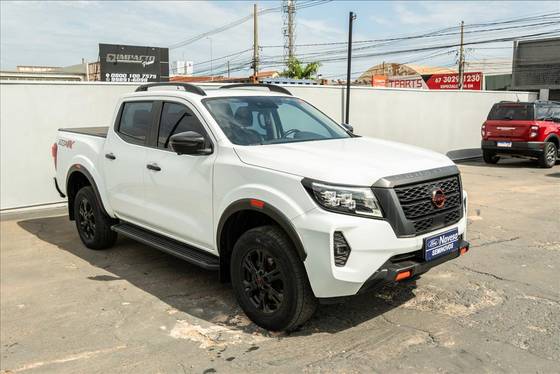 NISSAN FRONTIER 2.3 16V TURBO DIESEL PRO4X CD 4X4 AUTOMÁTICO