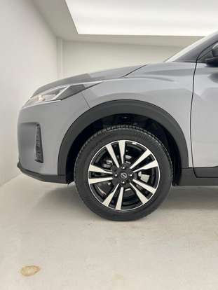 NISSAN-KICKS PLAY-2025