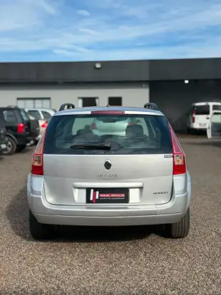 NISSAN-LIVINA-2012
