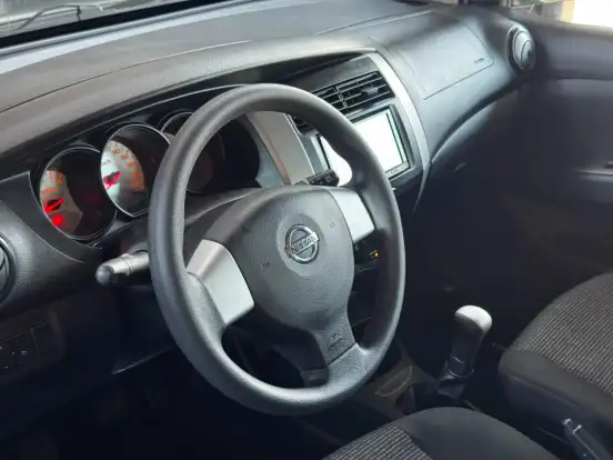 NISSAN-LIVINA-2013