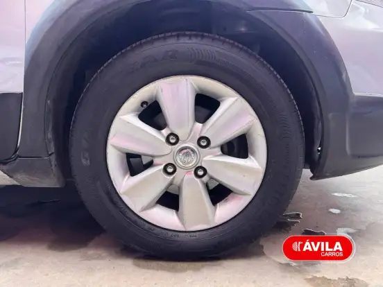 NISSAN-LIVINA-2012